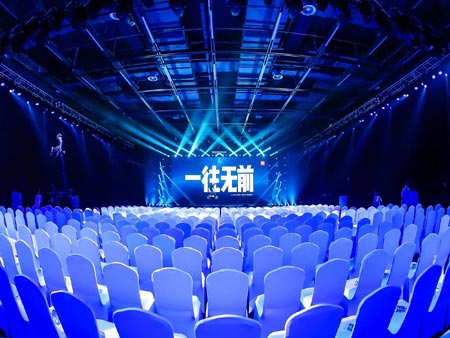小米十周年活動(dòng)除了有雷軍公開(kāi)演講，還有蘭博基尼卡丁車互動(dòng)比賽