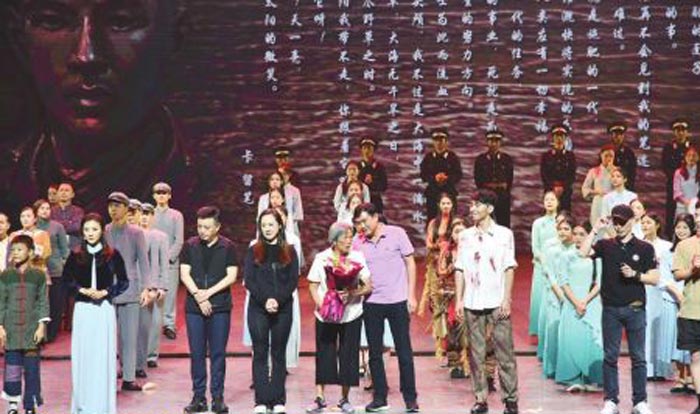 紅色革命題材大型音樂(lè)劇《我在黑暗中等待黎明》在茂名首演
